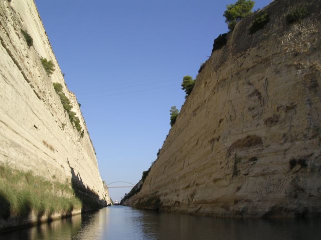 In_the_Corinth_Canal.jpg
