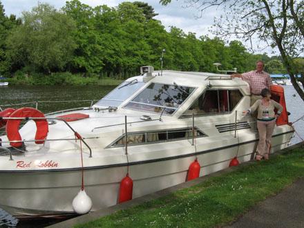 Red_Robbin_Thames.jpg